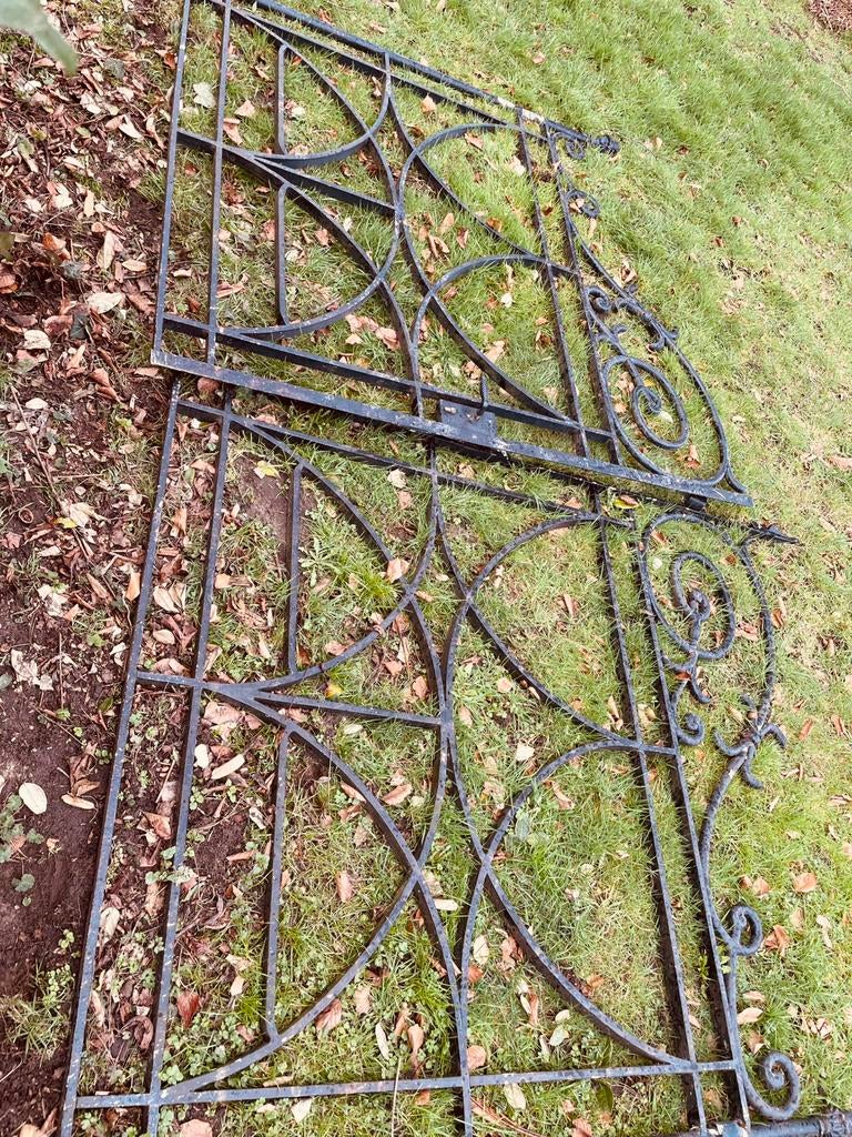 Smeedijzeren hekken 3,60 m breed * 2m hoogste punt, Ophalen, Met poort, Gebruikt, Sierhekwerk