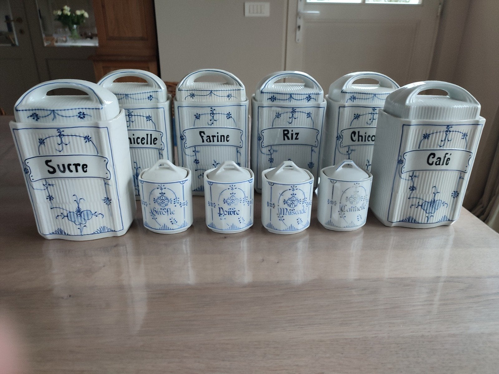 Keuken potten, Enlèvement