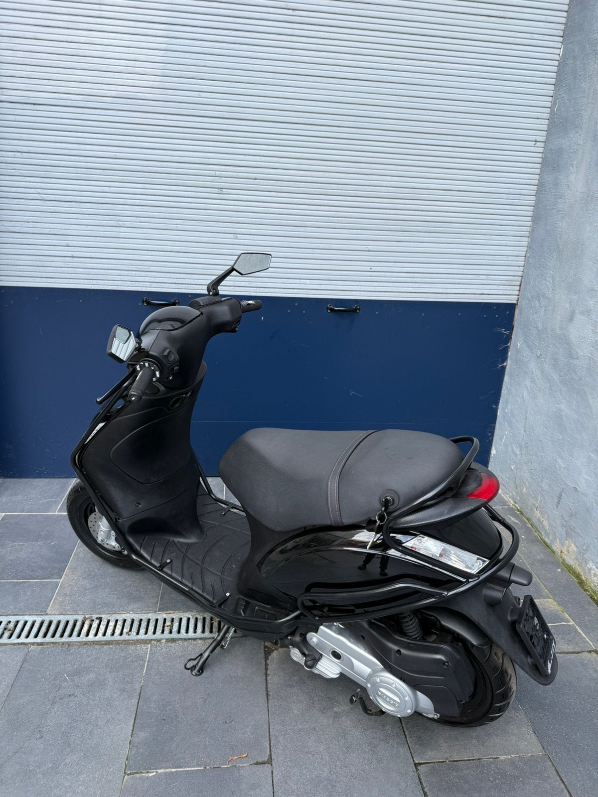 Piaggio Zip 50cc A-klasse – 2023 – Slechts 400 km, Fietsen en Brommers, Ophalen, Piaggio, Nieuw, Benzine