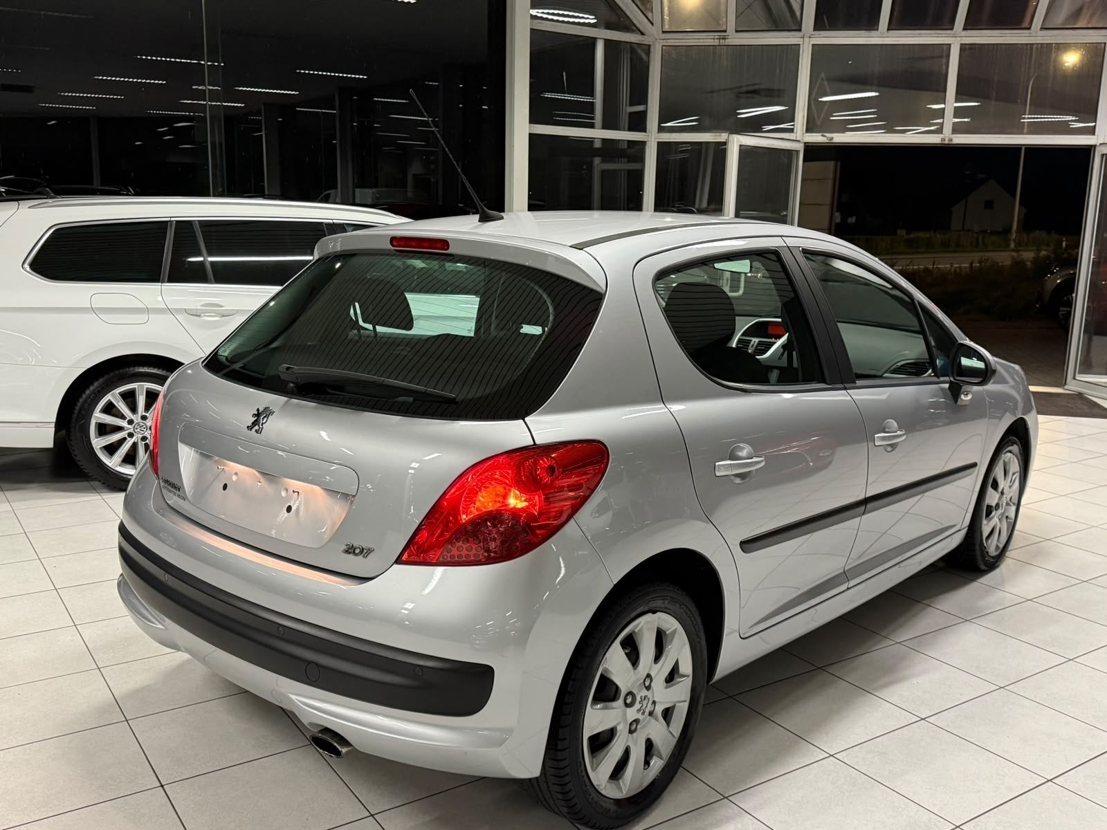 Peugeot 207, 1309 kg, https://public.car-pass.be/vhr/c9eca9a6-3885-4550-a0d7-0752cbd3824b, 5 zetels, Overige carrosserie