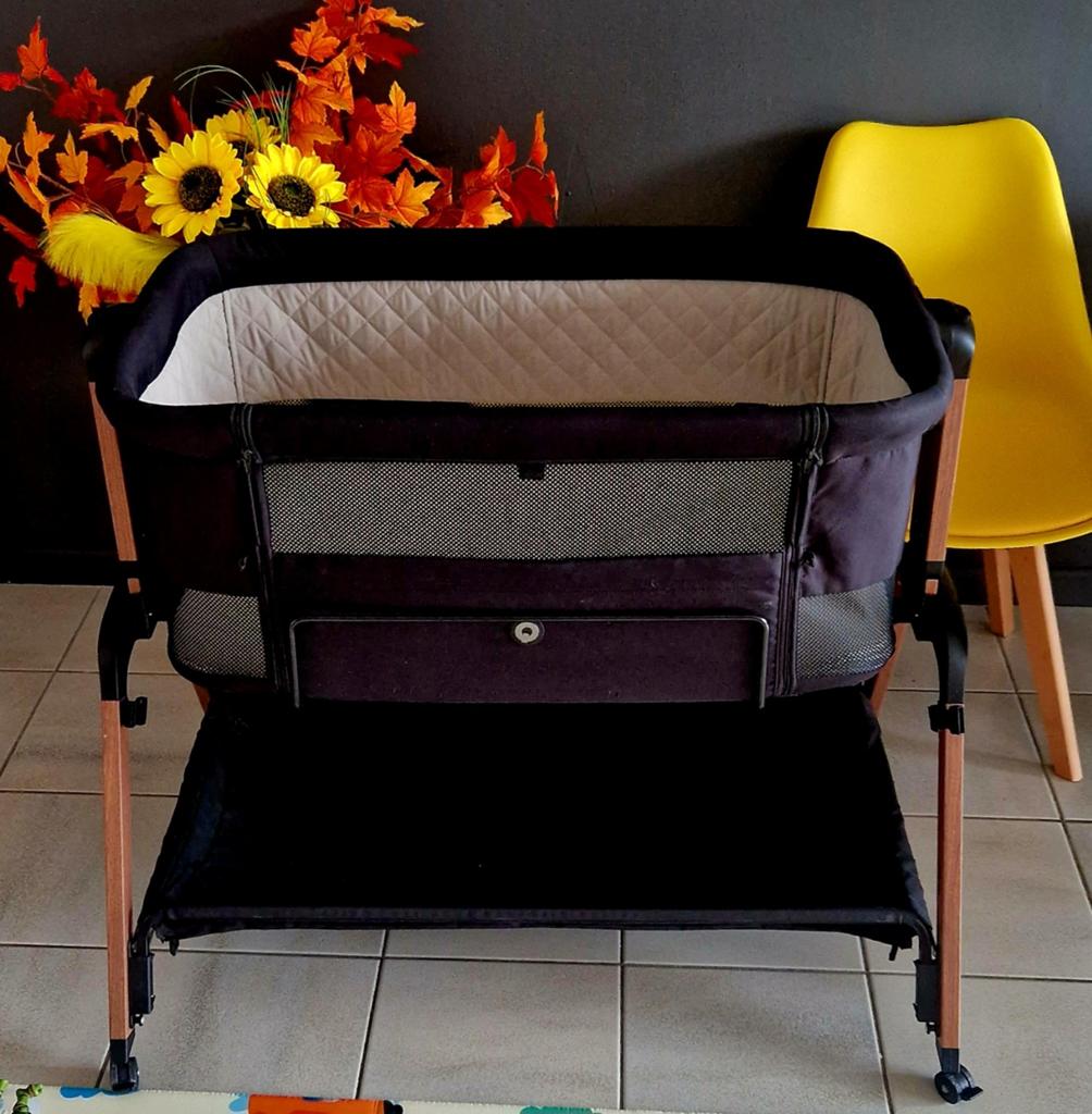 Te koop een babywiegje Qute Co-Sleeper Q-Breez Plus Woody Zw, Kinderen en Baby's, Ophalen