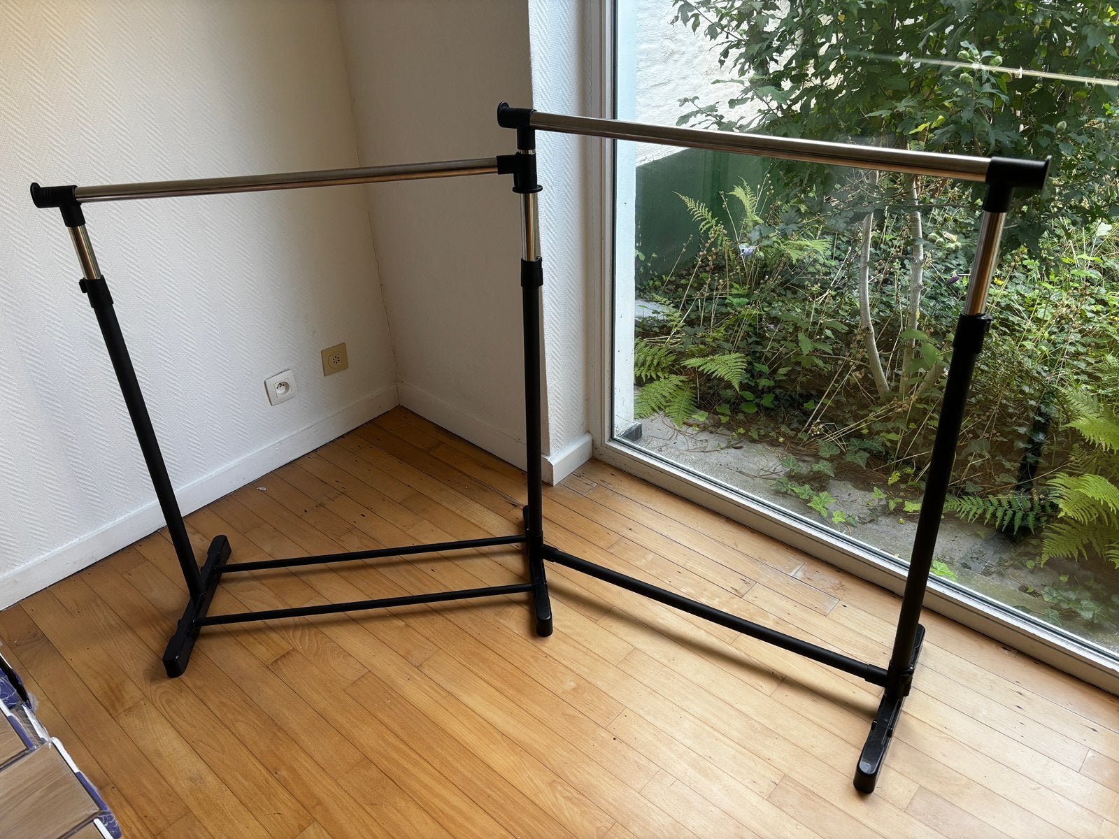 Porte vêtements léger réglables, Vêtements | Femmes, Enlèvement, Utilisé