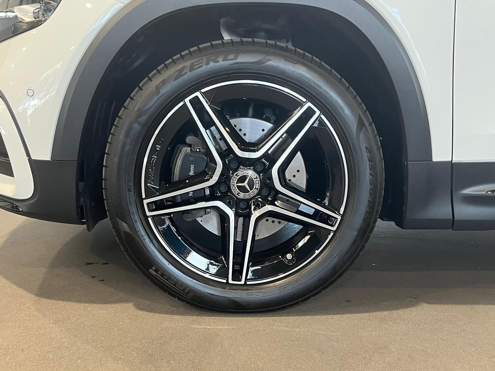 Mercedes-Benz GLB-Klasse 200 AMG Line | Panoramisch Dak | Tr, Auto's, Dealer onderhouden, Stof, Zwart, Wit