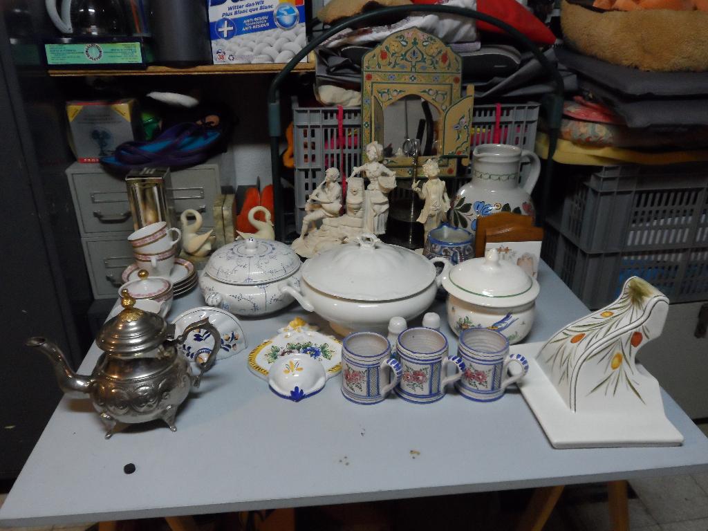 Brocantes divers, Ophalen