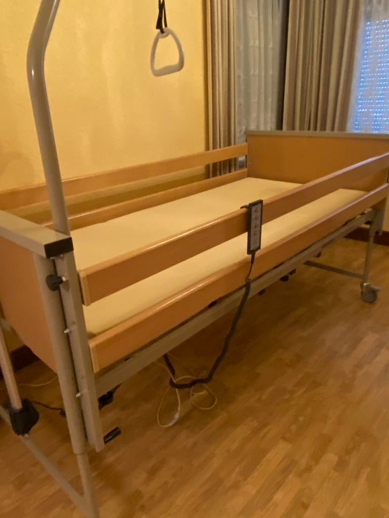 Elektrisch medisch bed, Ophalen, Verstelbaar, Eenpersoons, Bruin