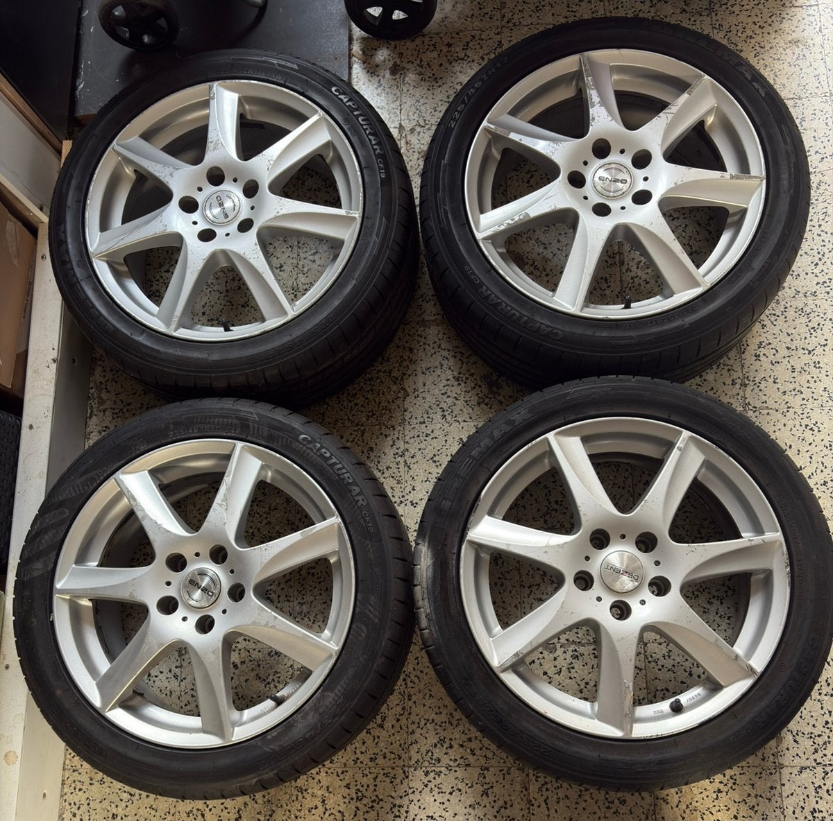 4Gremax 225/45 R17 94W XL banden op velgen 3 Enzo + 1 Dezent, Auto-onderdelen, Ophalen, Gebruikt, Banden en Velgen, 17 inch