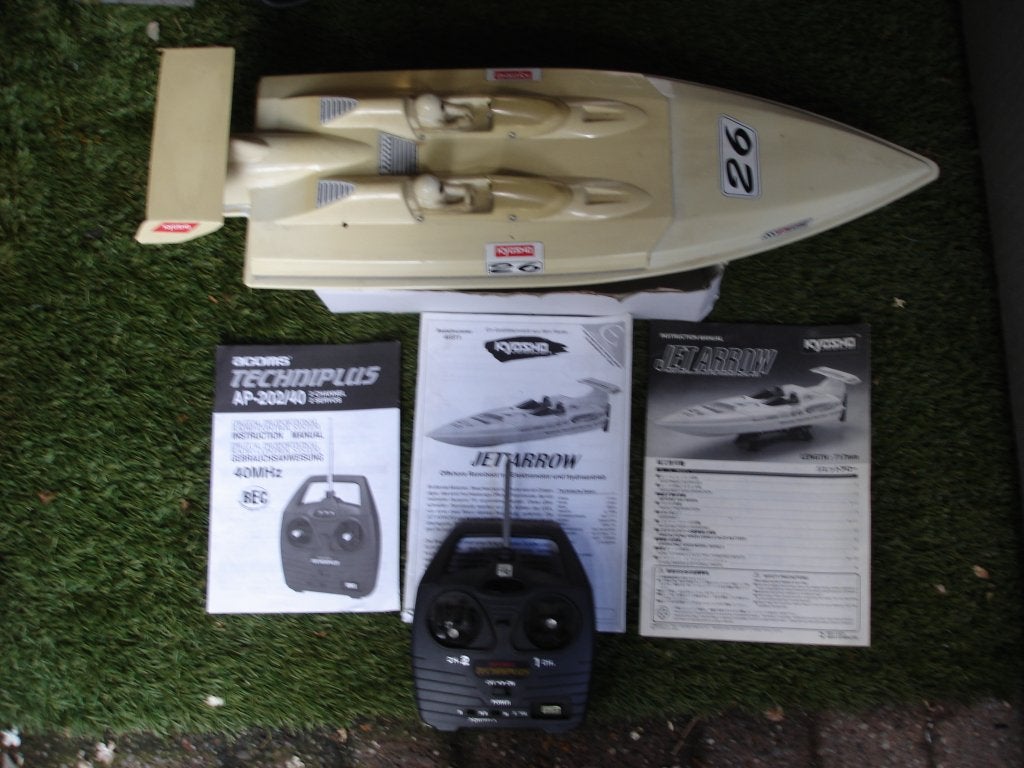Kyosho Jet Arrow vintage rennboot uit de jaren 90, Hobby en Vrije tijd, Modelbouw | Radiografisch | Overige, Ophalen, Gebruikt