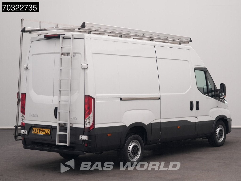 Iveco Daily 35S18 3.0L Automaat L2H2 ACC LED Airco Cruise Im, Auto's, Bestelwagens en Lichte vracht, Automaat, Stof, Gebruikt