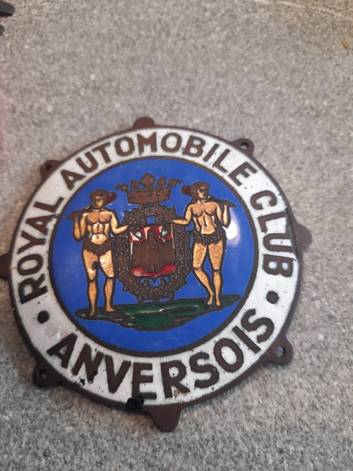 Embleem radiator Royal automobile club Anversois, Enlèvement