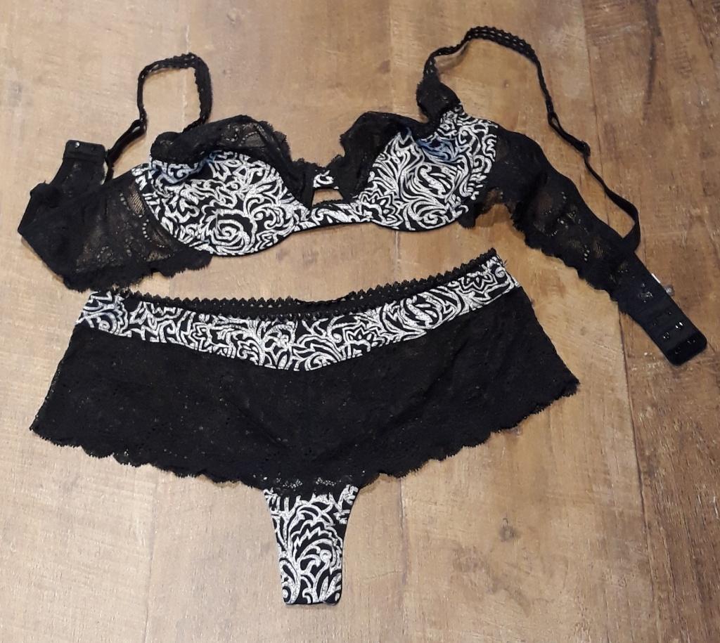 Ensemble soutien-gorge et shorty string, Rouge Gorge, Enlèvement ou Envoi, Noir, Ensemble