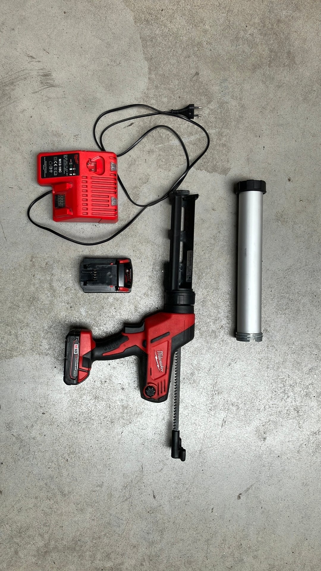 Silicone pistool Milwaukee, Bricolage & Construction, Outillage | Foreuses, Enlèvement, Utilisé, Autres types, Vitesse variable