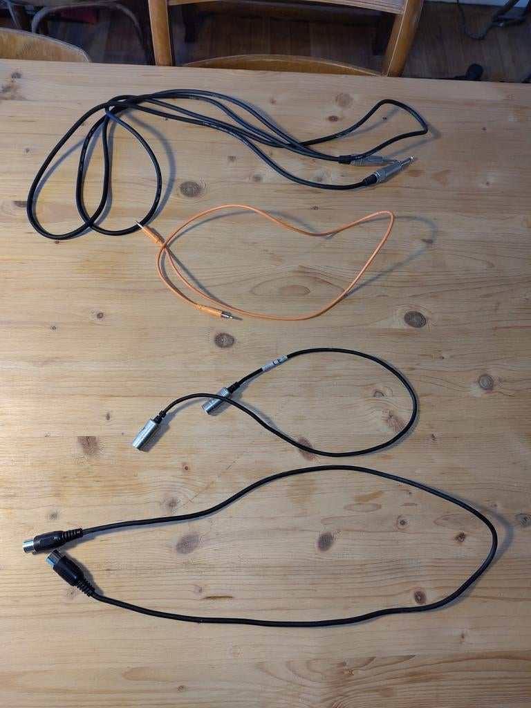 Lot de câbles Midi / jack/ mini jack