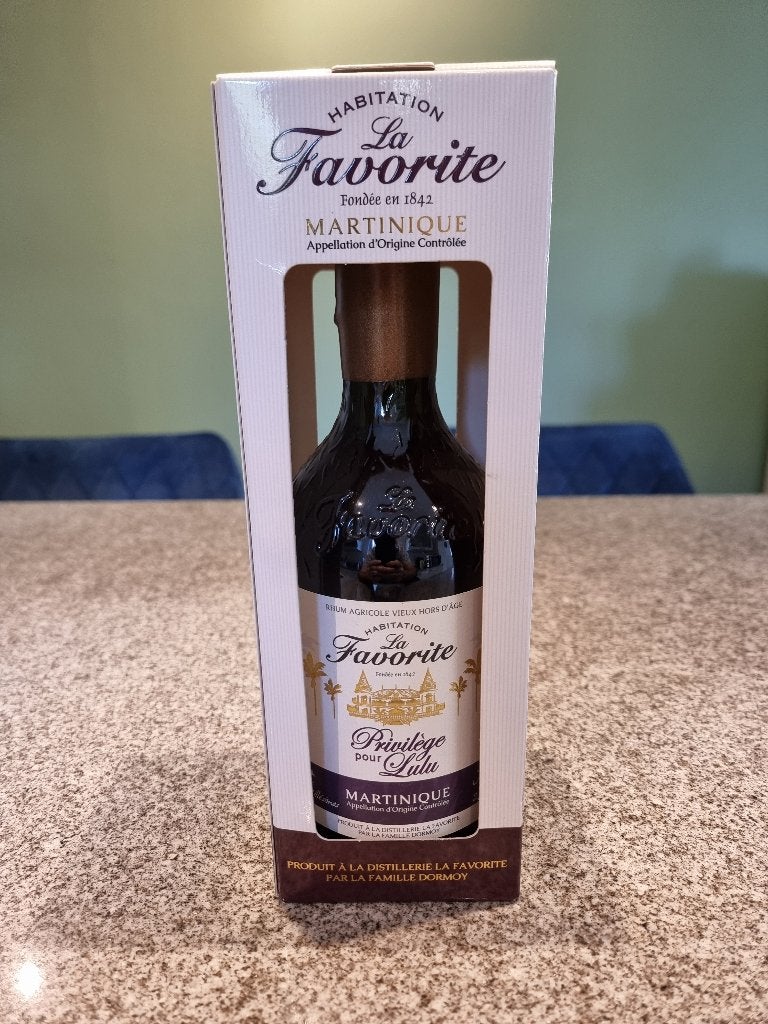 rhum la favorite privilege pour lulu 2019 premiere edition, Collections, Vins, Neuf, Autres régions, Enlèvement ou Envoi, Pleine