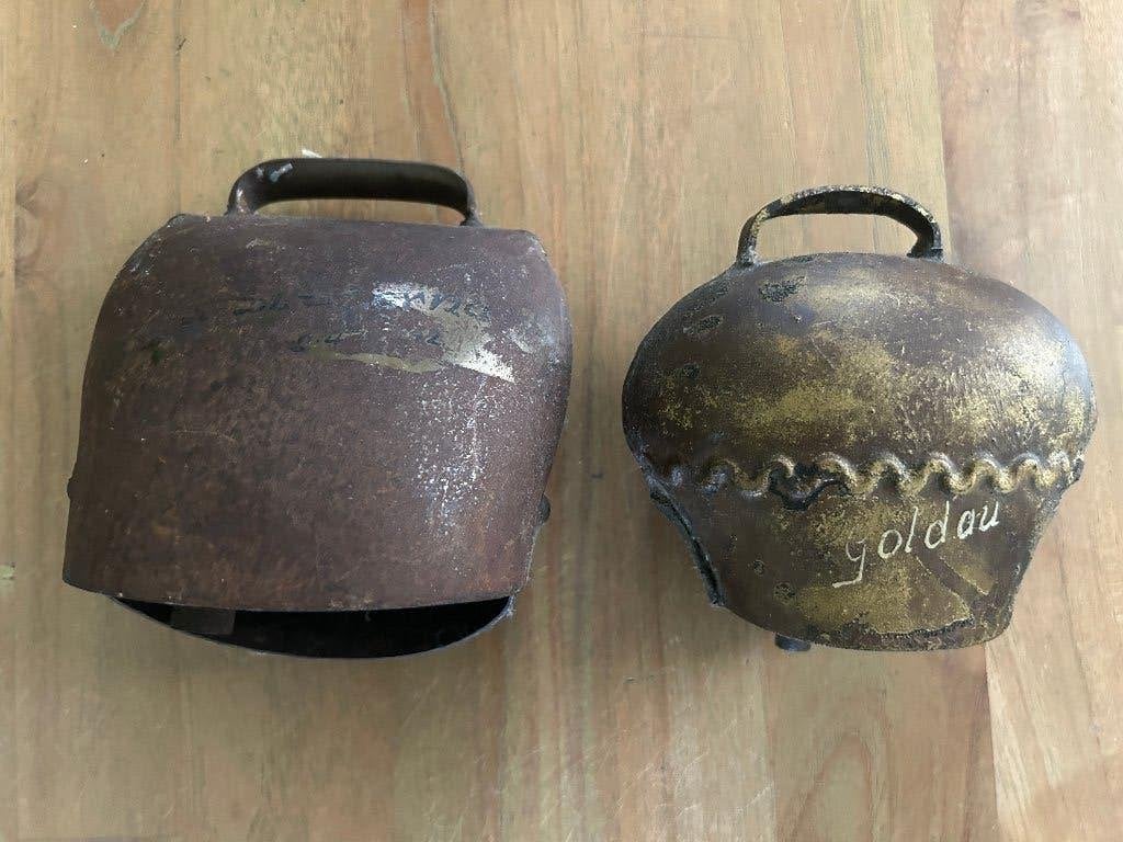 set van 2 vintage koeienbellen, Antiek en Kunst, Ophalen