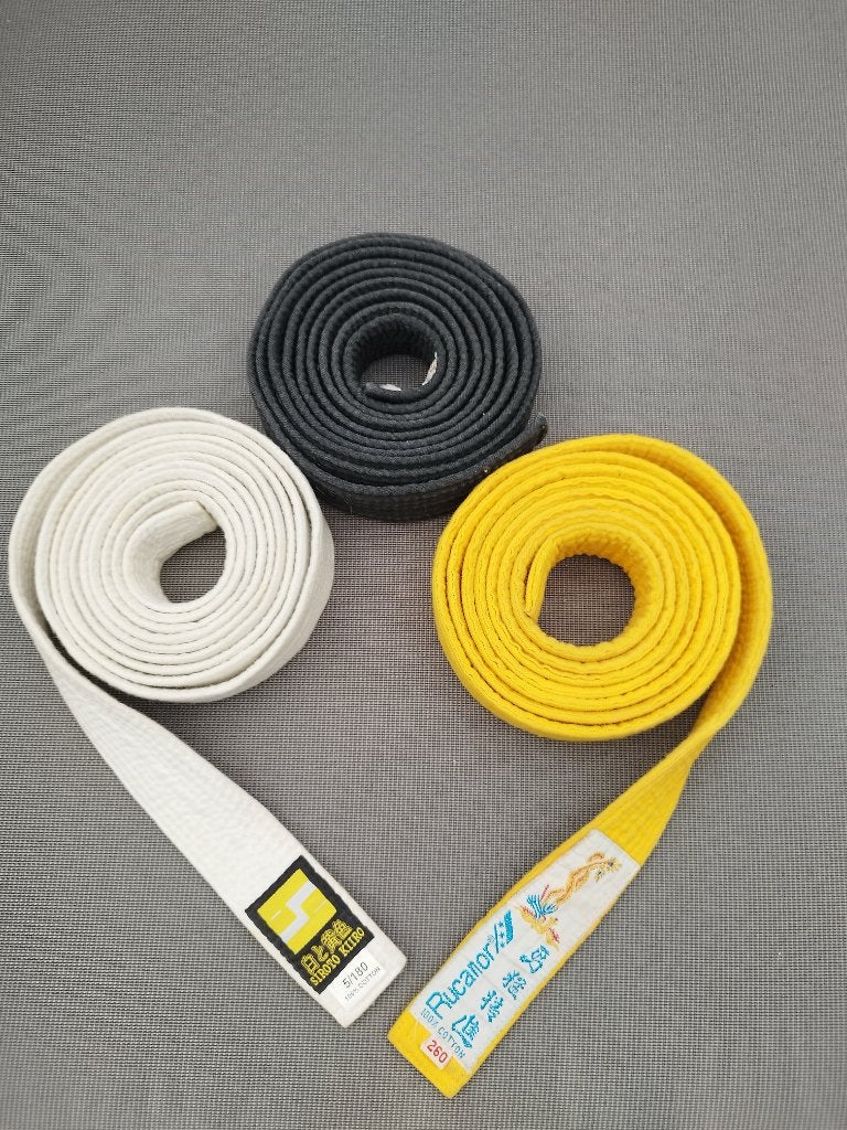 witte, gele en zwarte gordel voor gevechtssporten, Sport en Fitness, Vechtsporten en Zelfverdediging, Ophalen, Gebruikt