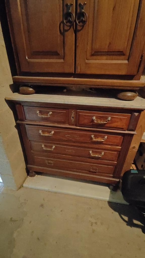 Eiken kast met marmeren blad op, Ophalen