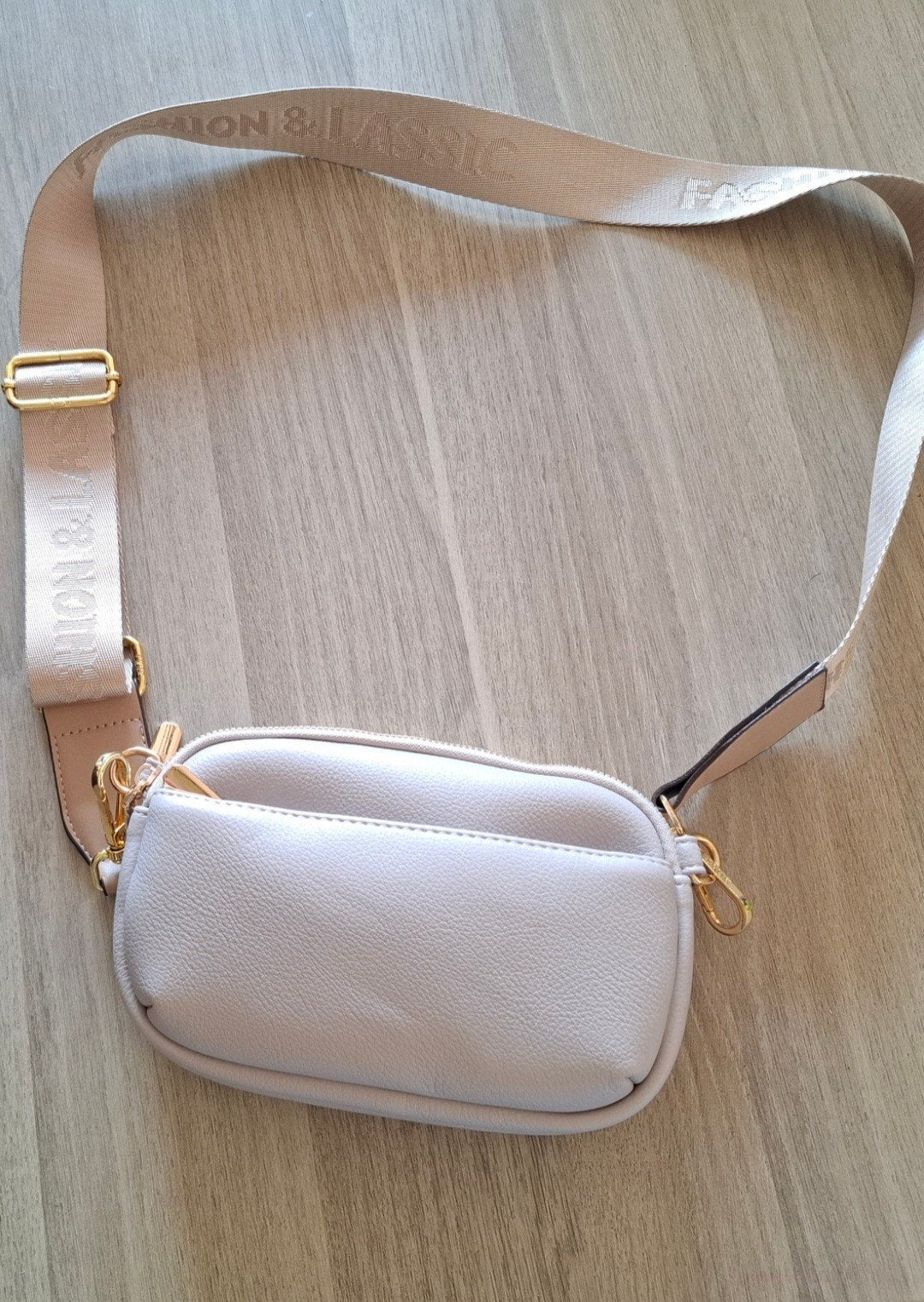 Beige schoudertasje, Bijoux, Sacs & Beauté, Enlèvement ou Envoi, Comme neuf, Beige