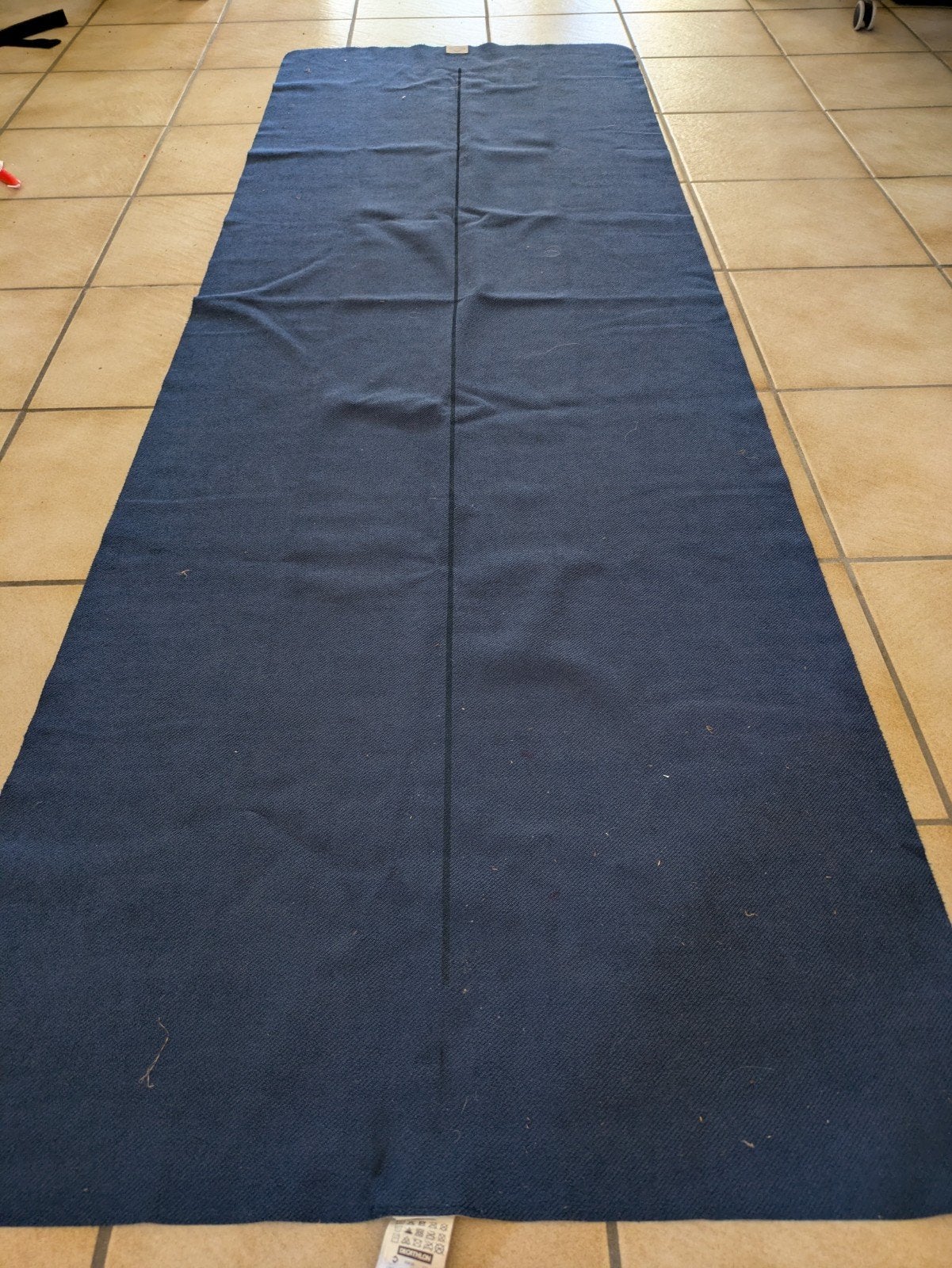 Super compact yoga matje 
Ideaal voor op reis. 
Slechts enke, Sports & Fitness, Enlèvement ou Envoi, Utilisé, Tapis de yoga