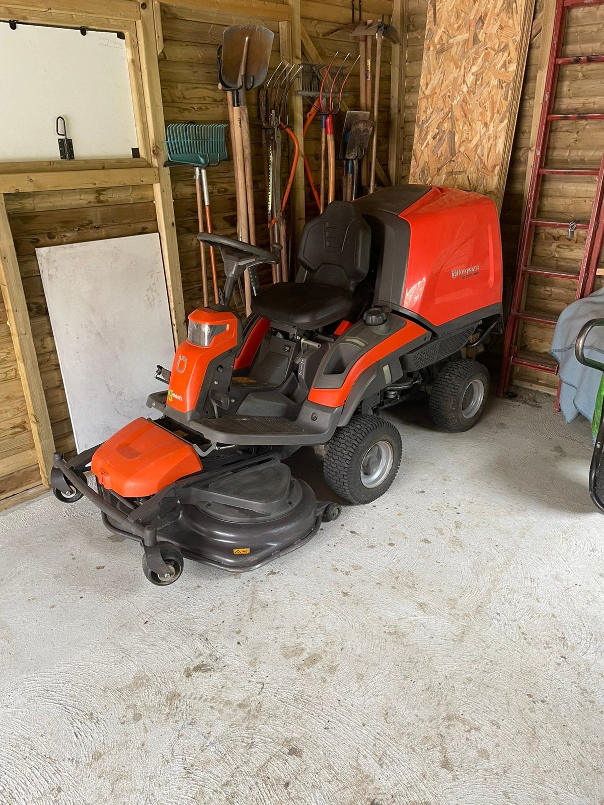 Zitmaaier, Motoren, Particulier