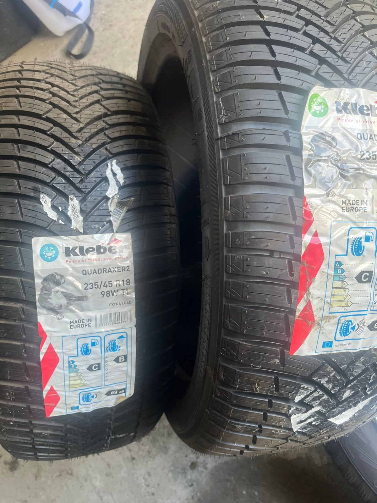 Nieuwe banden kleber 235/45/18, Ophalen, Band(en)