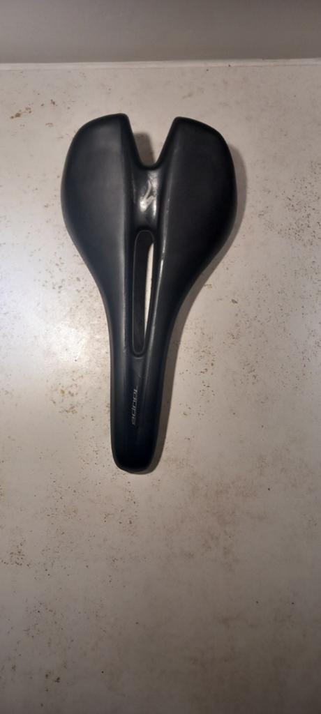 Specialized Toupe zadel (143mm). Moet weg, Ophalen, Zadel