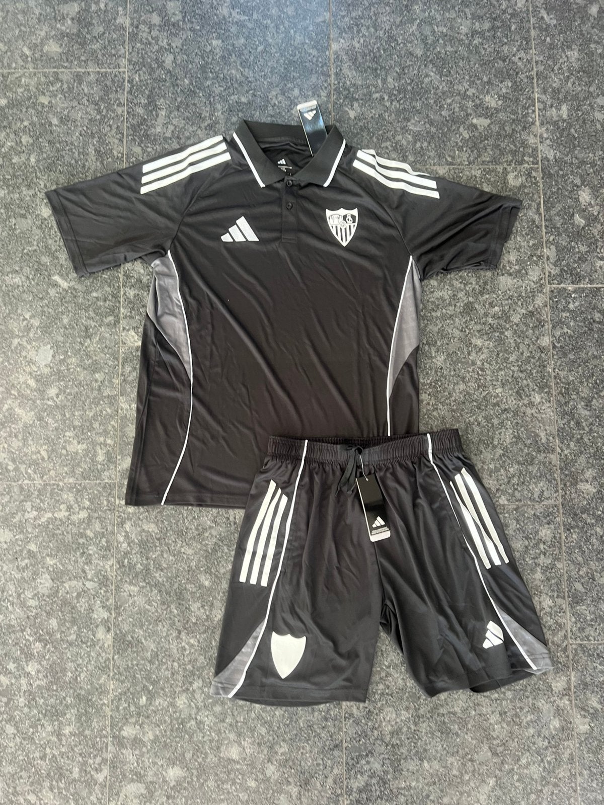 Kit d'entraînement Sevilla | Noir et blanc | Taille L, Taille L, Enlèvement ou Envoi, Comme neuf, Set