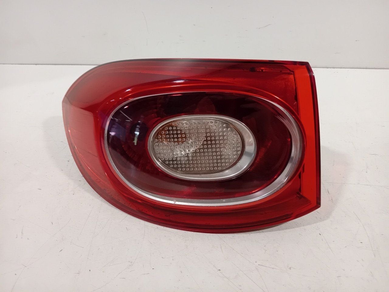 Achterlicht links buiten Volkswagen Tiguan, Onderdelen@venauto.nl, Van der Ven Autorecycling B.V., Gebruikt, Ettenseweg 76, 4706 PB Roosendaal, The Netherlands
