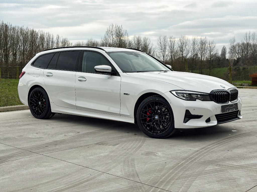 BMW 330e - 2022 - 102086km - Pano - Leder, Auto's, BMW, Automaat, Achterwielaandrijving, 218 kW, 4 cilinders