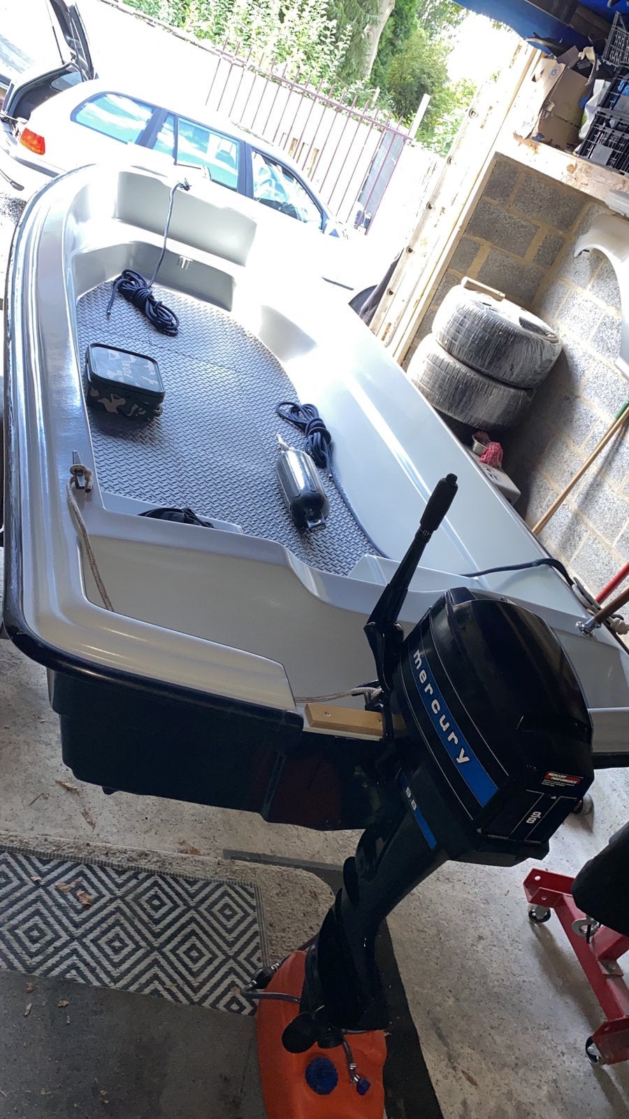 Bateau avec moteur Mercury 9.8, Sports nautiques & Bateaux, Bateaux de pêche & à console, Enlèvement, Comme neuf