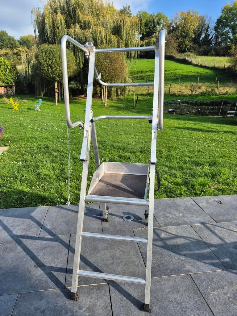 Escabeau pliable, Enlèvement