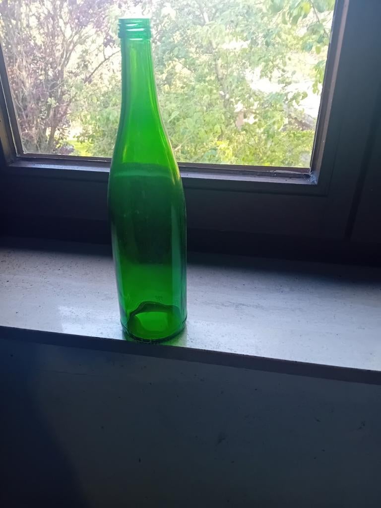 Glazen fles , 750 ml inhoud ,chick v wijn of fruitsap, Ophalen