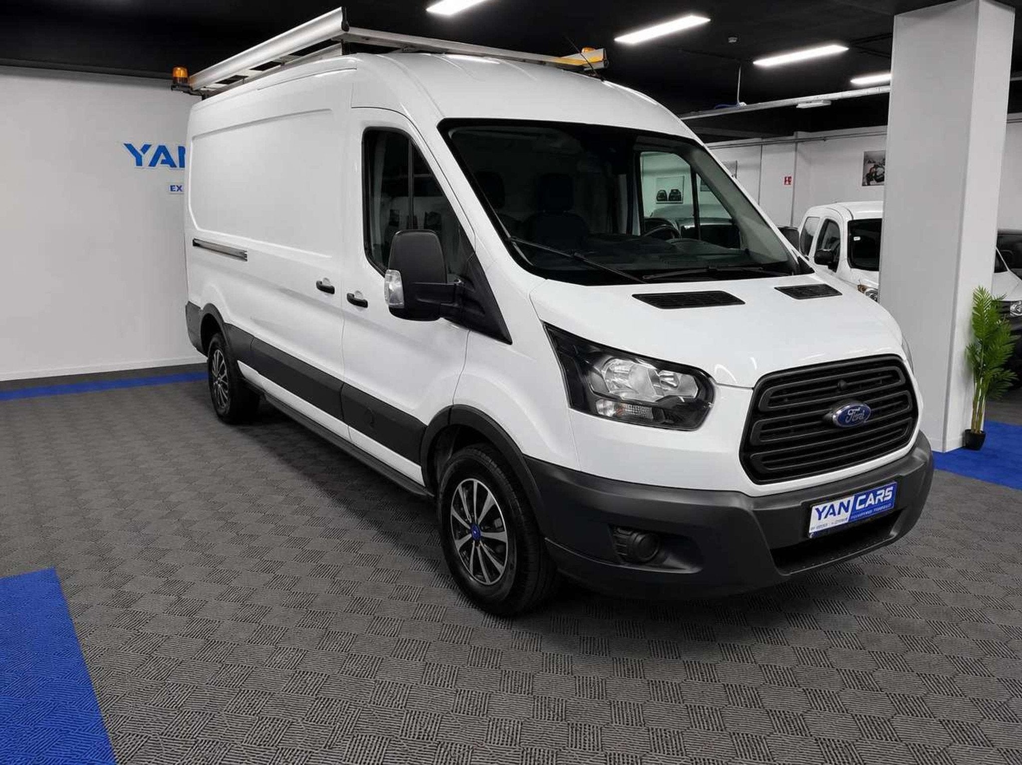 Ford Transit Distri neuve | 1er Proprio | Garantie 1an | Gal, Autos, 188 g/km, Achat, 105 ch, Euro 6