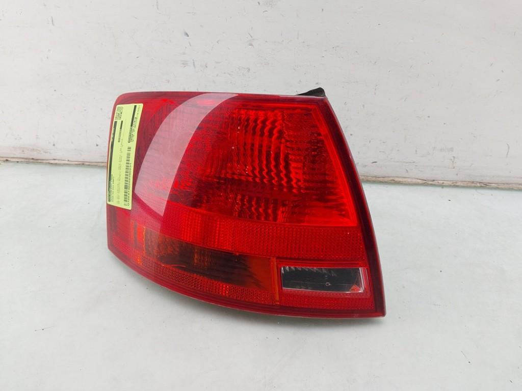 FEU ARRIÈRE GAUCHE Audi A4 Avant (B7) (|8E9945095E|), Auto-Union-Straße  1,
85057  Ingolstadt, DE, Info@audi.de, Audi, Utilisé