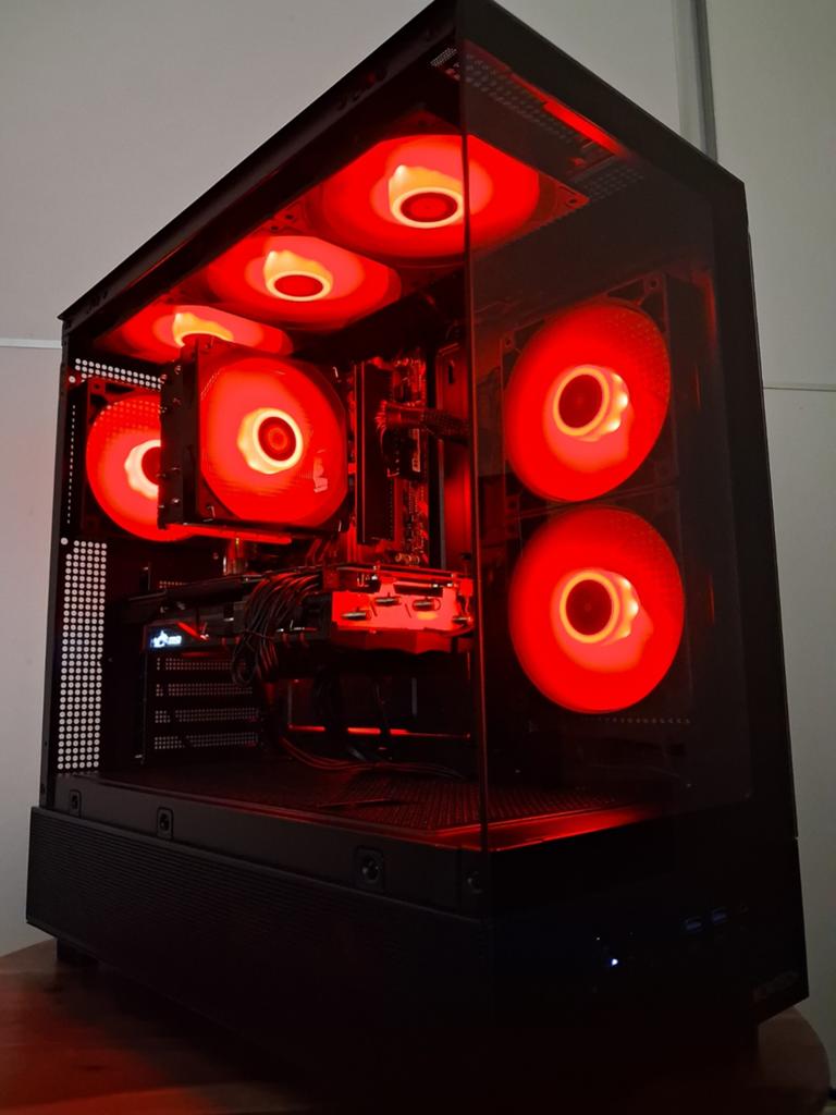 Zeer nette gaming pc, Computers en Software, Ophalen, Gaming, SSD