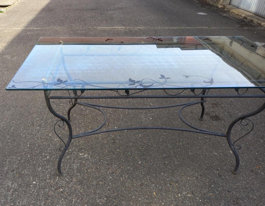 Belle table en fer forgé noir avec plateau en verre, Enlèvement