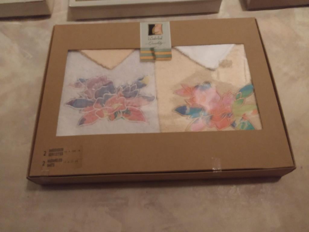 grote nieuwe cadeau doos met 2handdoeken en washandjes assor, Ophalen of Verzenden, Nieuw