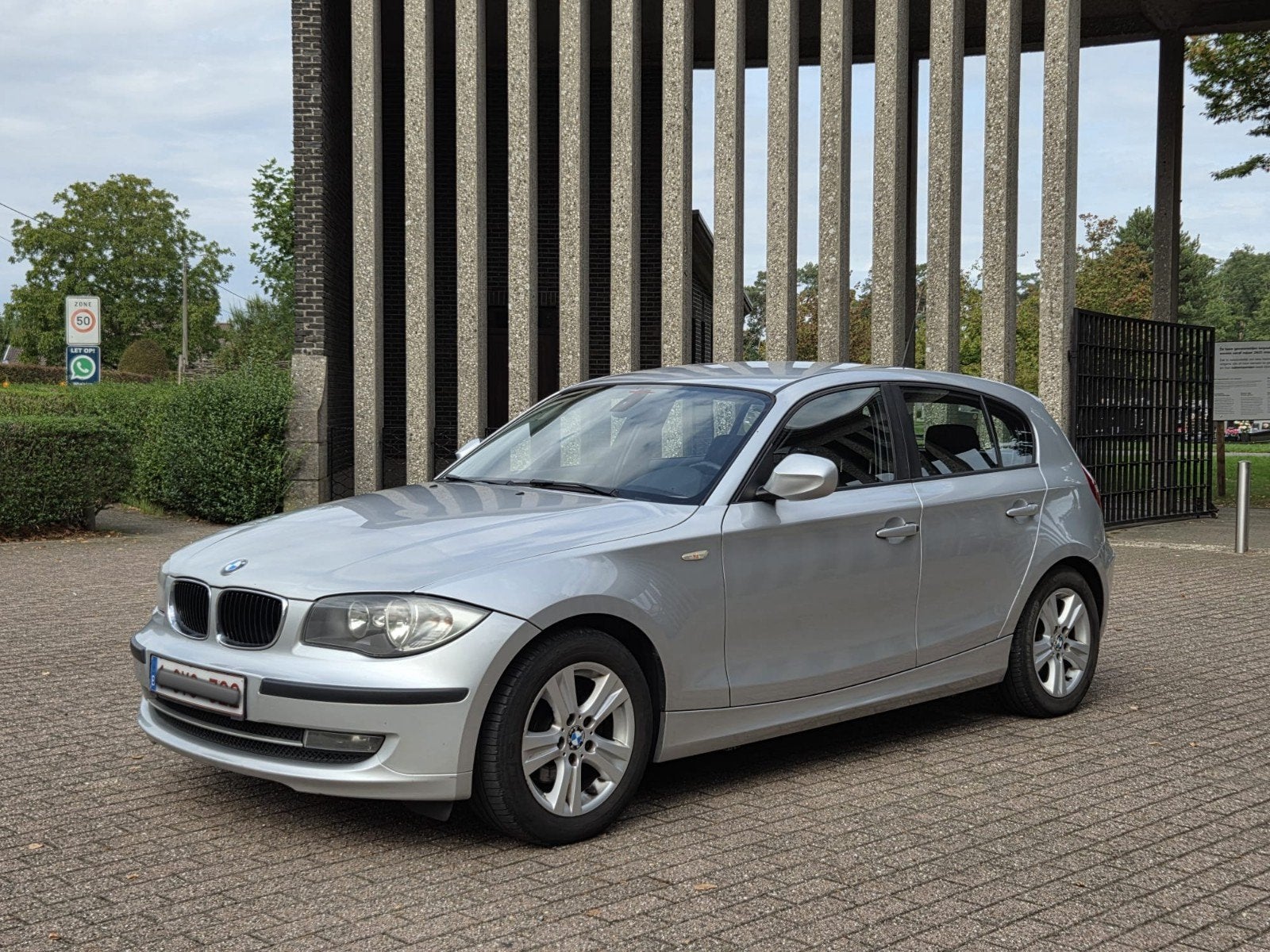 BMW 118d – 2011 – Euro 5 – 350.000 km

Te koop: BMW 118d van, Autos, Achat, Boîte manuelle, Noir, 5 portes