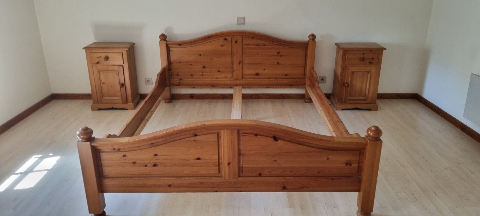 Bedframe,nachtkastjes, ladenkastje, Ophalen