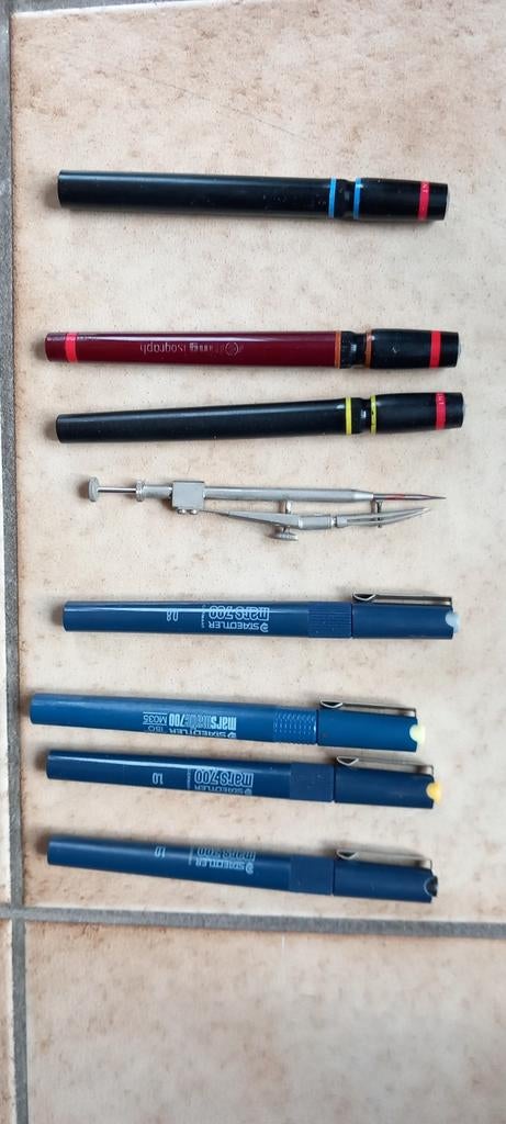 Stylos à encre 3 Rotring et 3 Staedtler Mars 700, Enlèvement ou Envoi, Comme neuf, Autres types