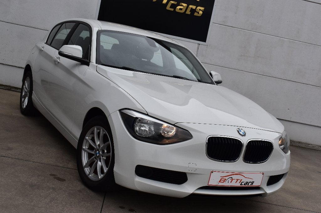 BMW 114i || Radio-CD || 2-zone Airco || Bluetooth kit || PDC, Voorwielaandrijving, 75 kW, 1145 kg, 4 cilinders