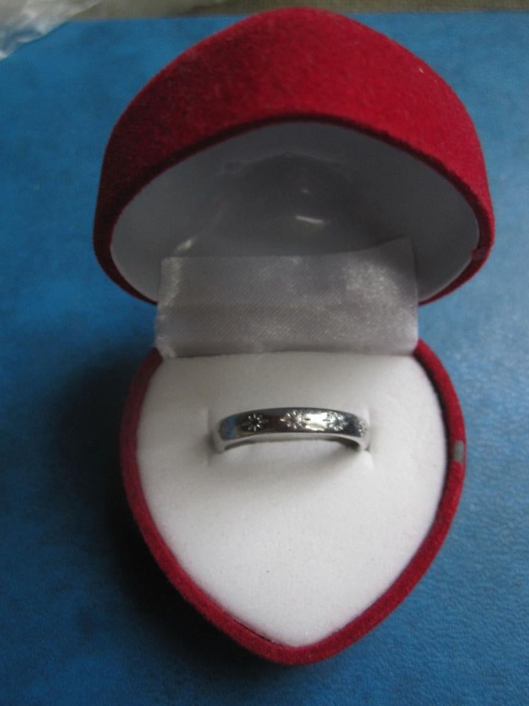 Bague - couleur argentée - gaufrage/fleur (NOUVEAU), Bijoux, Sacs & Beauté, Bagues, Neuf, Femme, Plus petit que 17, Argent, Fer ou Acier