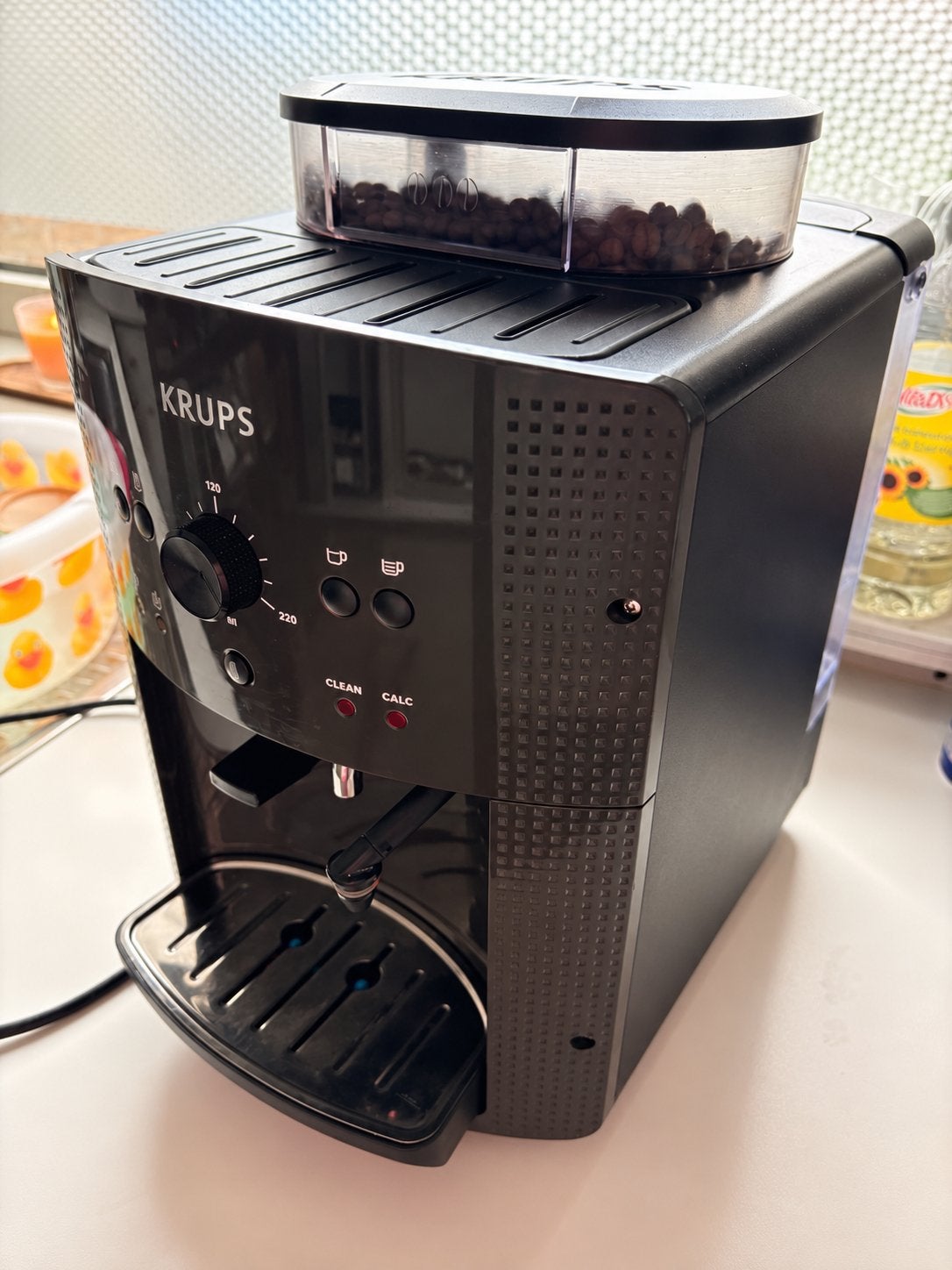 KRUPS koffiemachine met bonenreservoir – werkt perfect, Café en grains, 2 à 4 tasses, Utilisé, Tuyau à Vapeur
