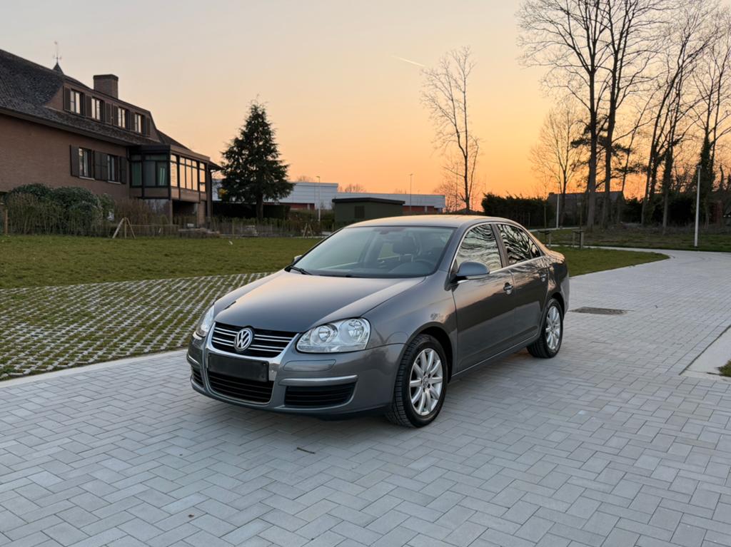 Volkswagen Jetta euro5 gekeurd, Autos, Achat, Boîte manuelle, Noir, 5 portes