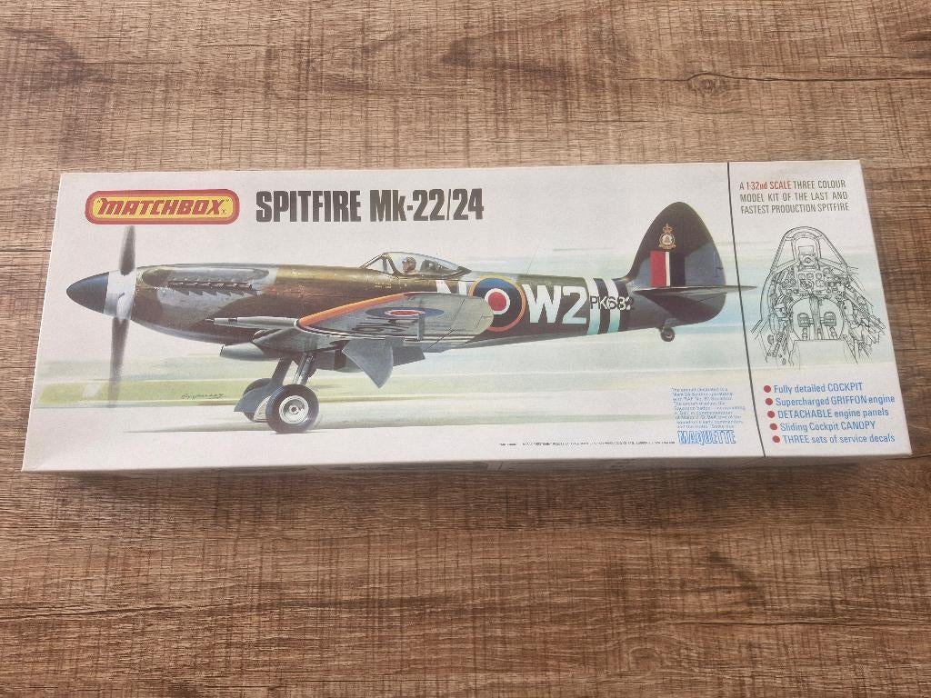 Matchbox 1/32 Spitfire Mk-22/24, Enlèvement ou Envoi, Comme neuf, Avion, Plus grand que 1:72