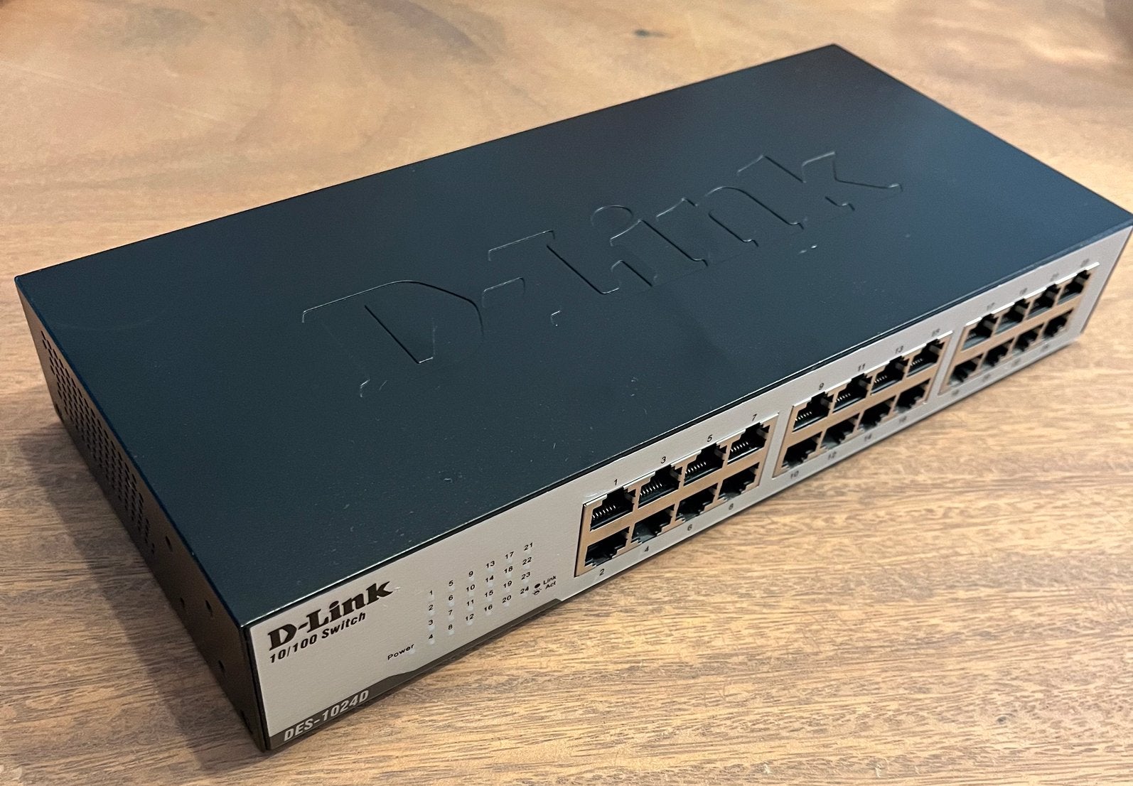 24 poorts netwerk switch D-Link 10/1000, Informatique & Logiciels, Commutateurs réseau, Enlèvement, Utilisé
