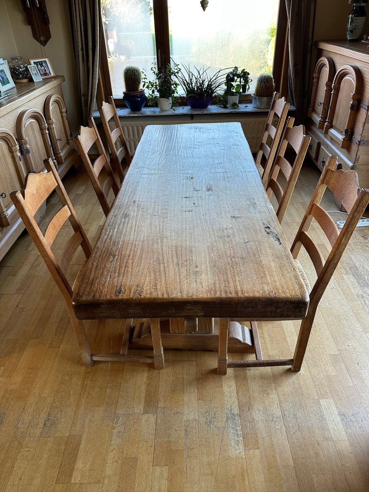 Massieve eiken eettafel met 6 stoelen, Huis en Inrichting, Ophalen, Zo goed als nieuw