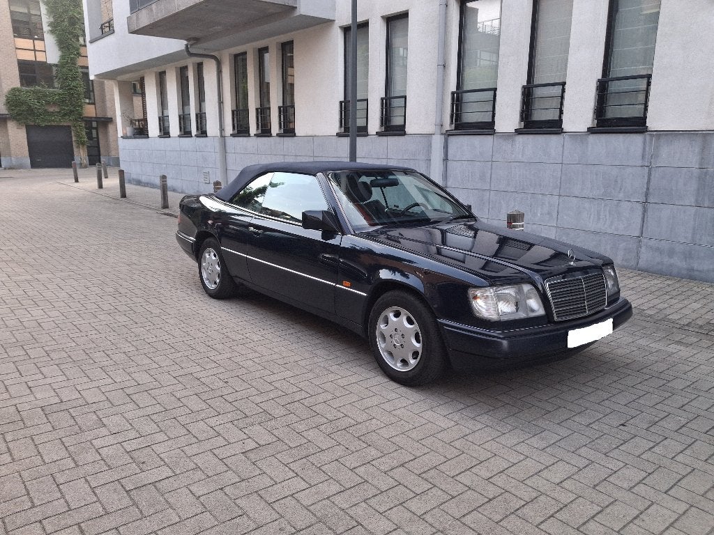 Mercedes E-200 cabriolet, Autos, Achat, Cabriolet, Boîte manuelle, Bleu