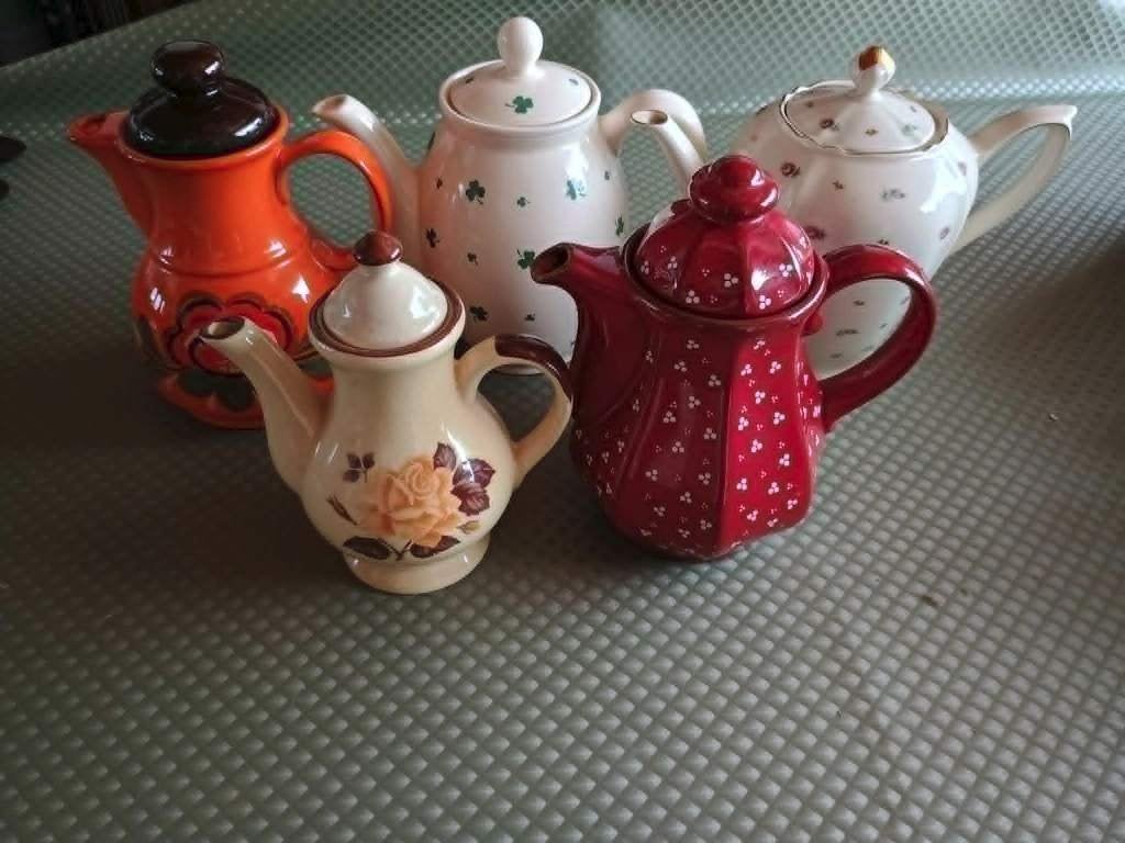 keramiek en aardewerk koffiekannen uit groomoeders tijd, Ophalen