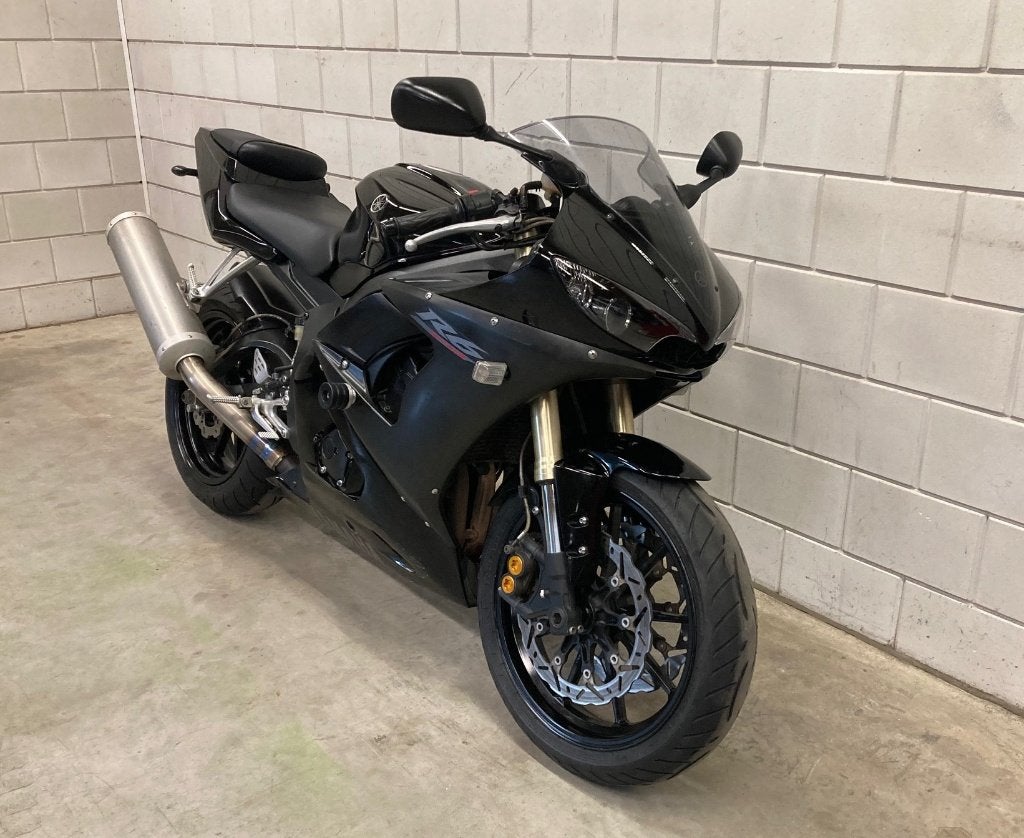 YAMAHA R6 black, Motos, 6000 cm³, Super Sport, Particulier, 4 cylindres