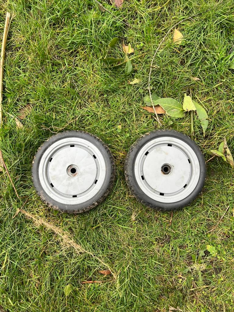 Toro achterbanden, Tuin en Terras, Ophalen, Zo goed als nieuw